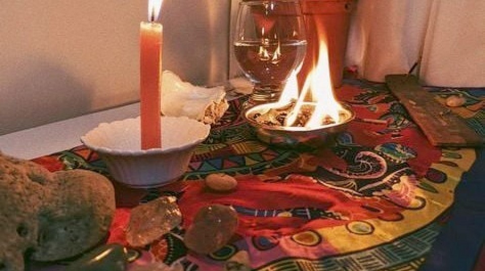 Marabout voyant africain pour le rituel d'amour et désenvoûtement amoureux